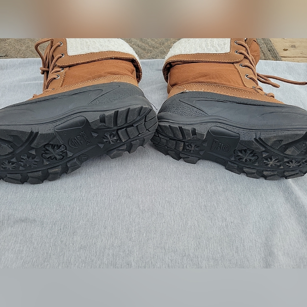 Kamik Womans winter boots size 7